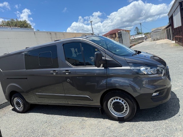 Great transporter Van - Ex Demo Transit Custom 340L Double Cab Cargo Van - Image 3