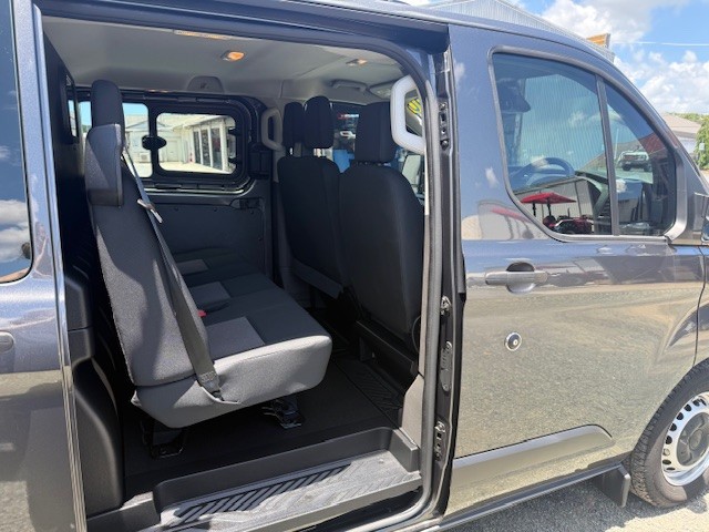 Great transporter Van - Ex Demo Transit Custom 340L Double Cab Cargo Van - Image 5