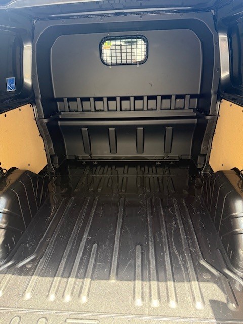 Great transporter Van - Ex Demo Transit Custom 340L Double Cab Cargo Van - Image 7